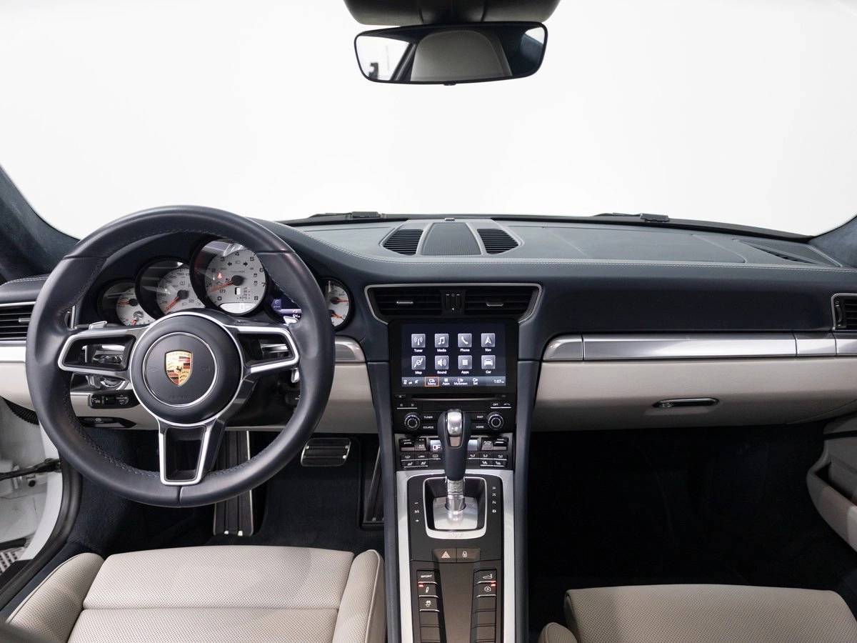 2018 Porsche 911 Carrera