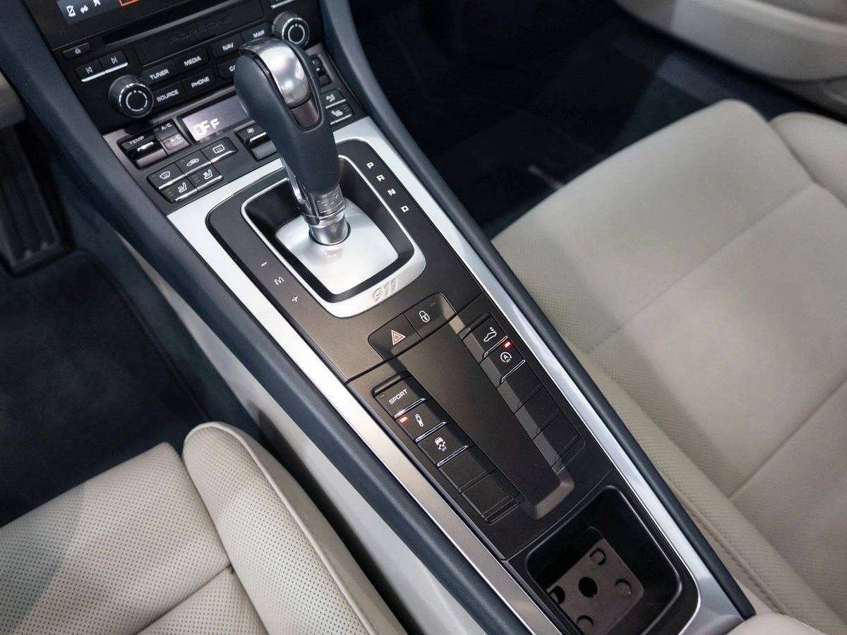 2018 Porsche 911 Carrera