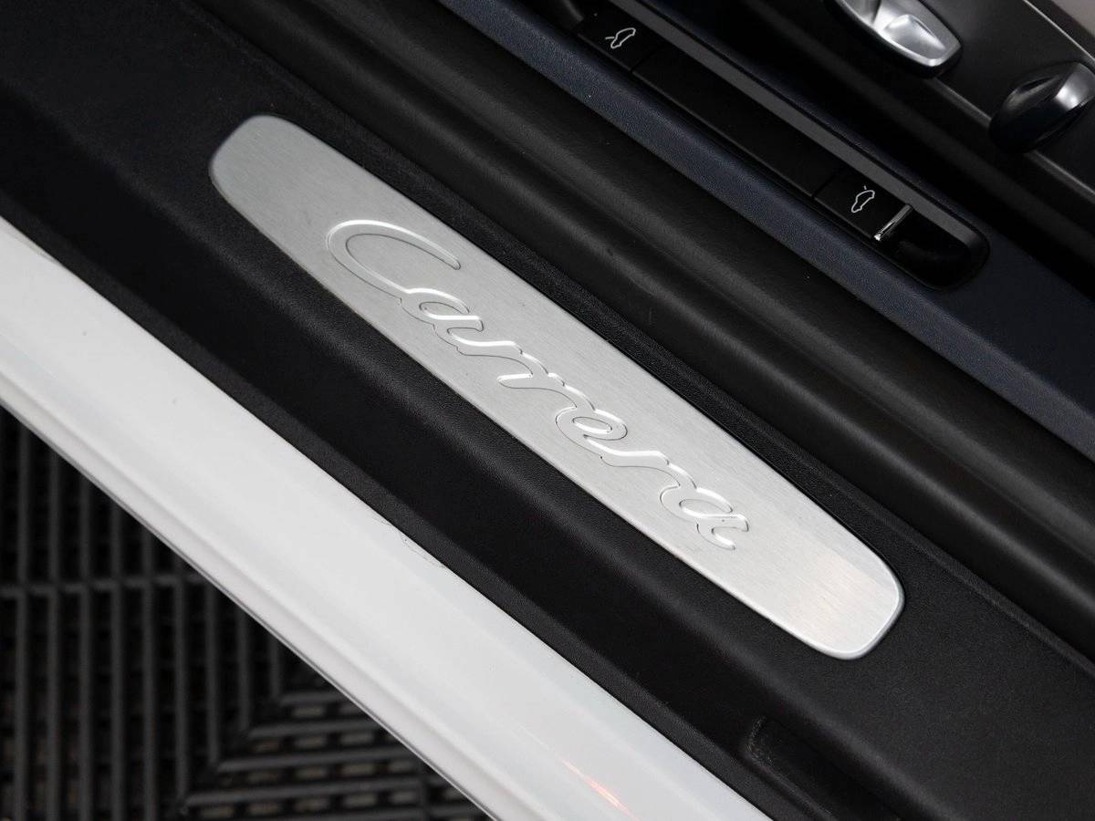 2018 Porsche 911 Carrera