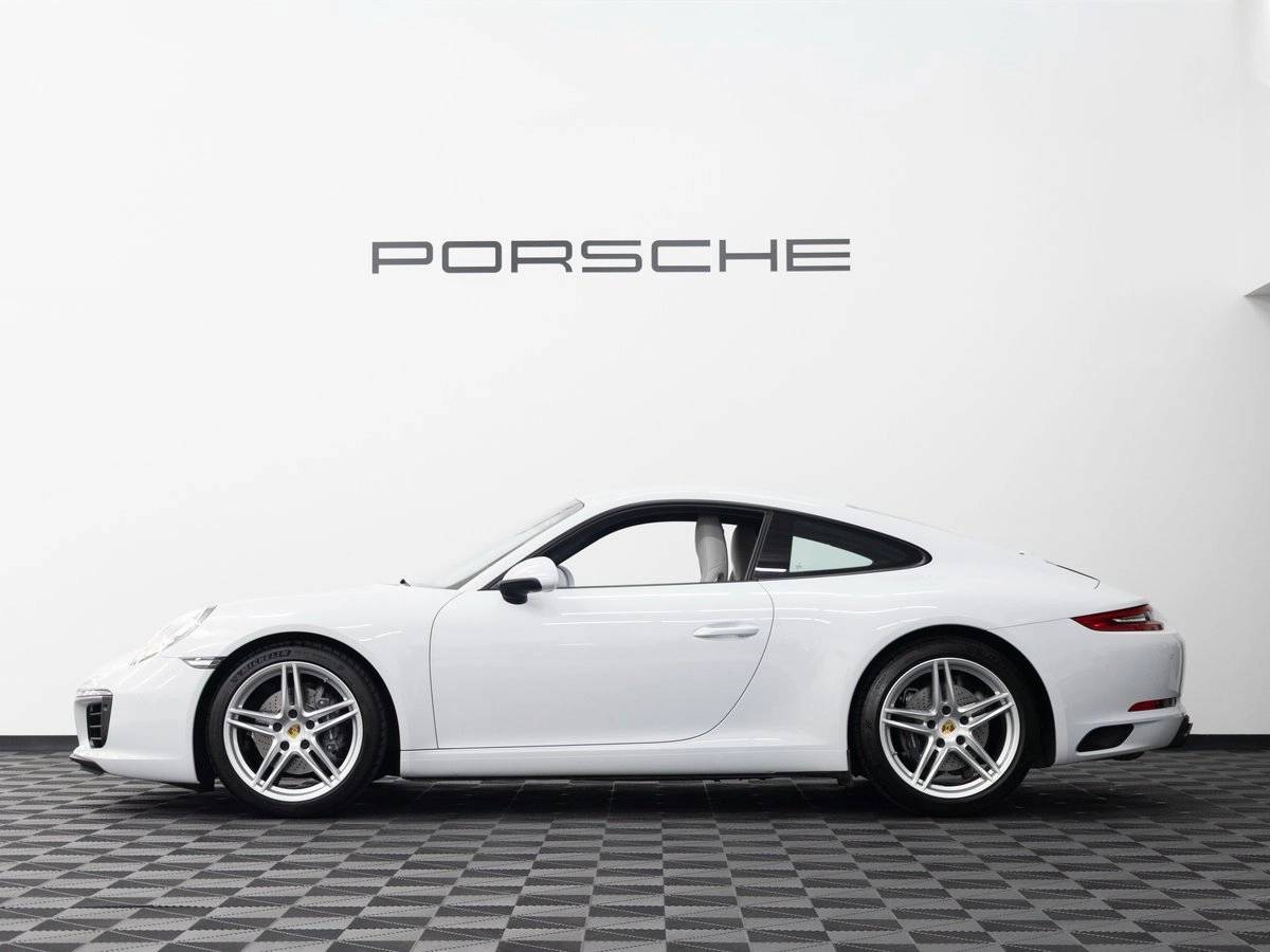 2018 Porsche 911 Carrera