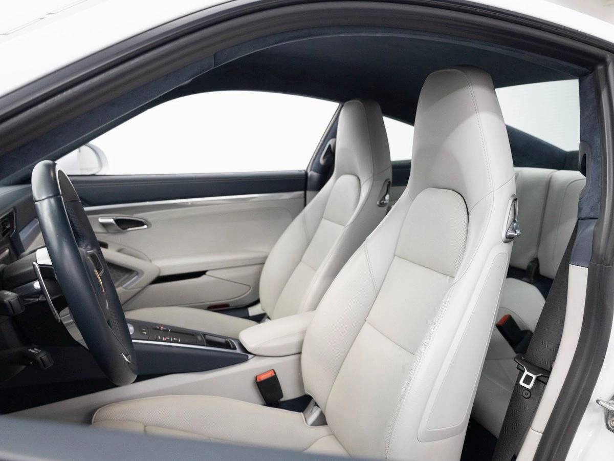 2018 Porsche 911 Carrera