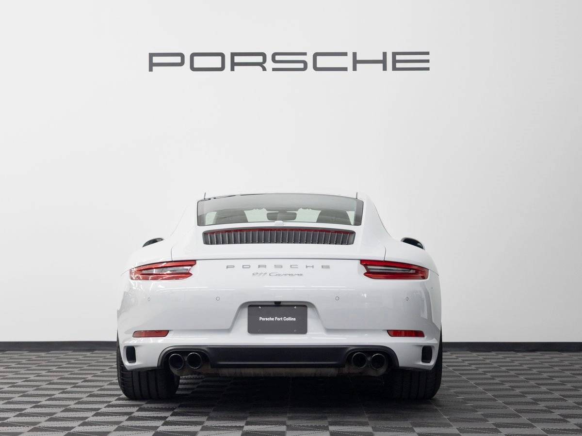 2018 Porsche 911 Carrera