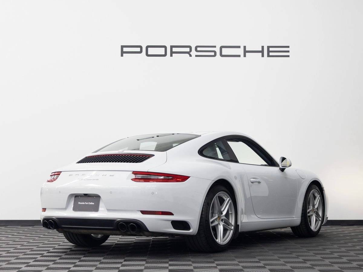 2018 Porsche 911 Carrera