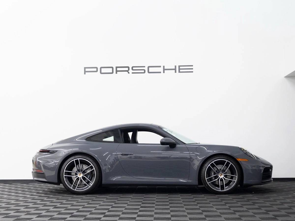 2025 Porsche 911 Carrera