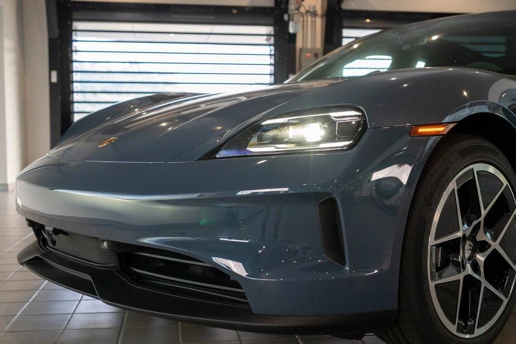 2025 Porsche Taycan 4