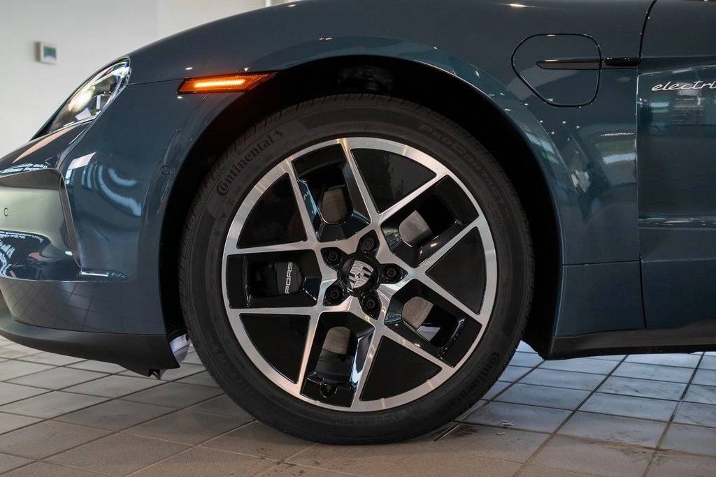 2025 Porsche Taycan 4