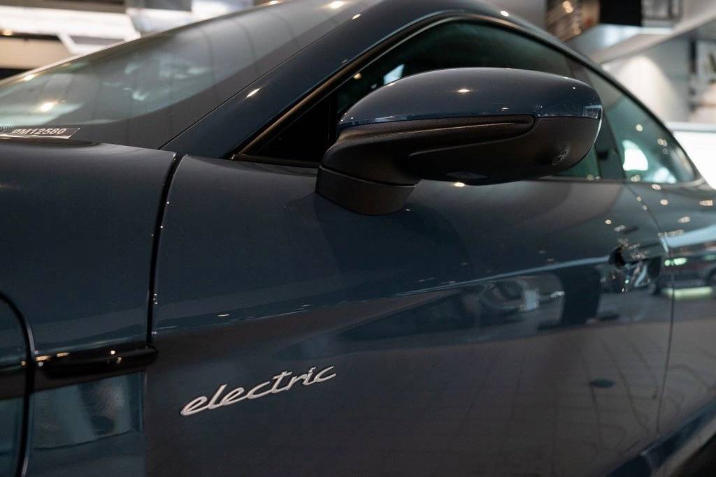 2025 Porsche Taycan 4