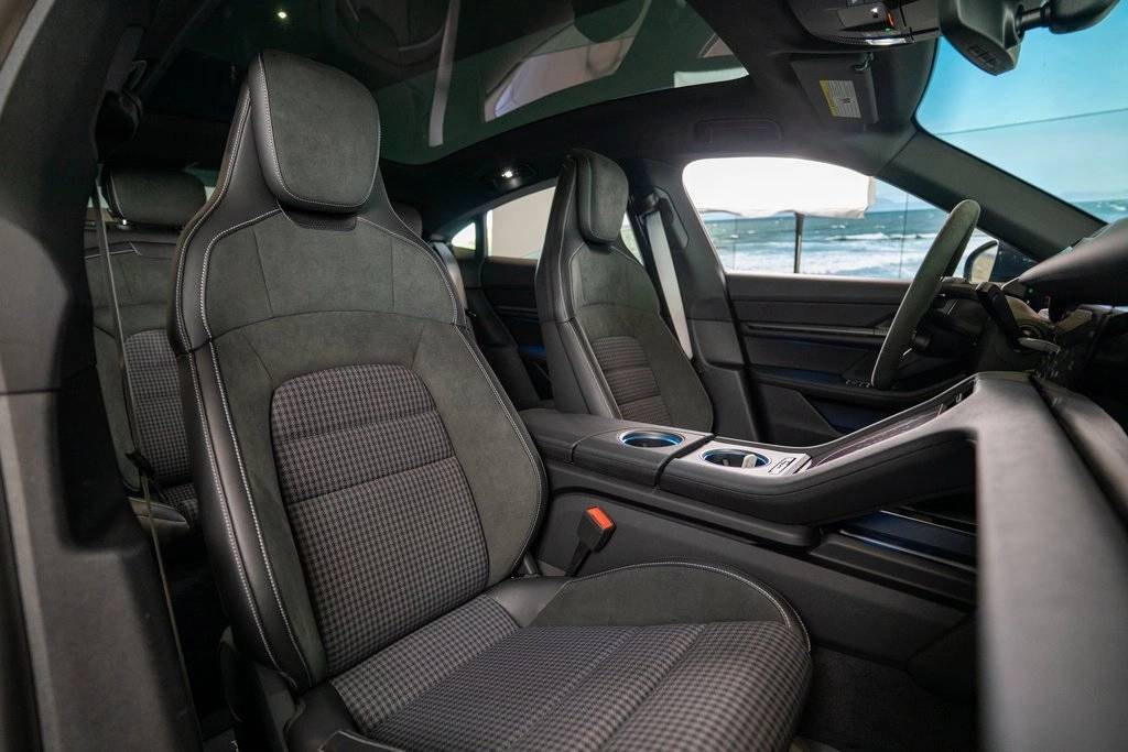 2025 Porsche Taycan 4