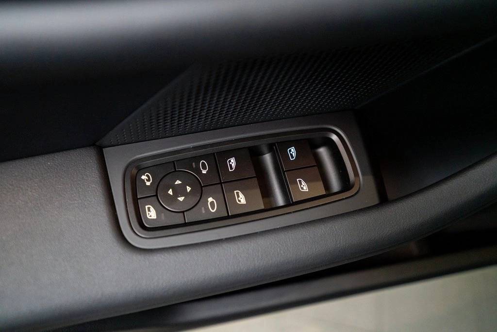 2025 Porsche Taycan 4