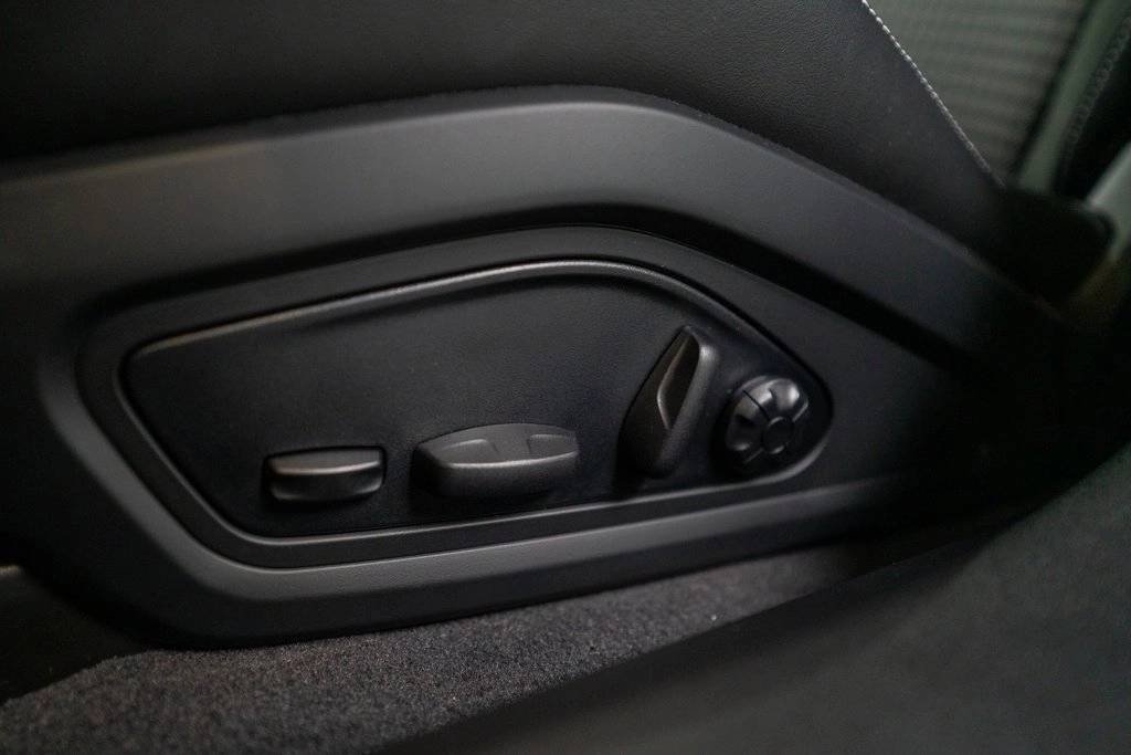 2025 Porsche Taycan 4