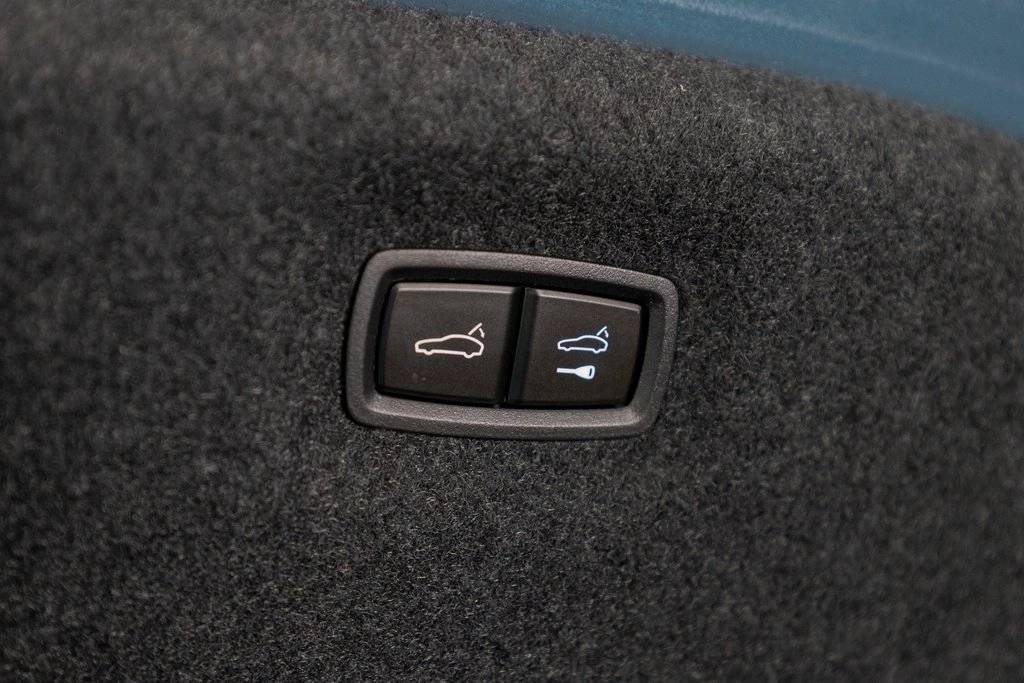 2025 Porsche Taycan 4