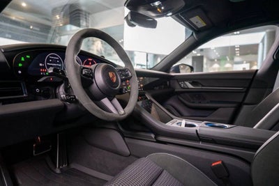 2025 Porsche Taycan 4