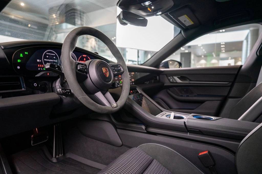 2025 Porsche Taycan 4