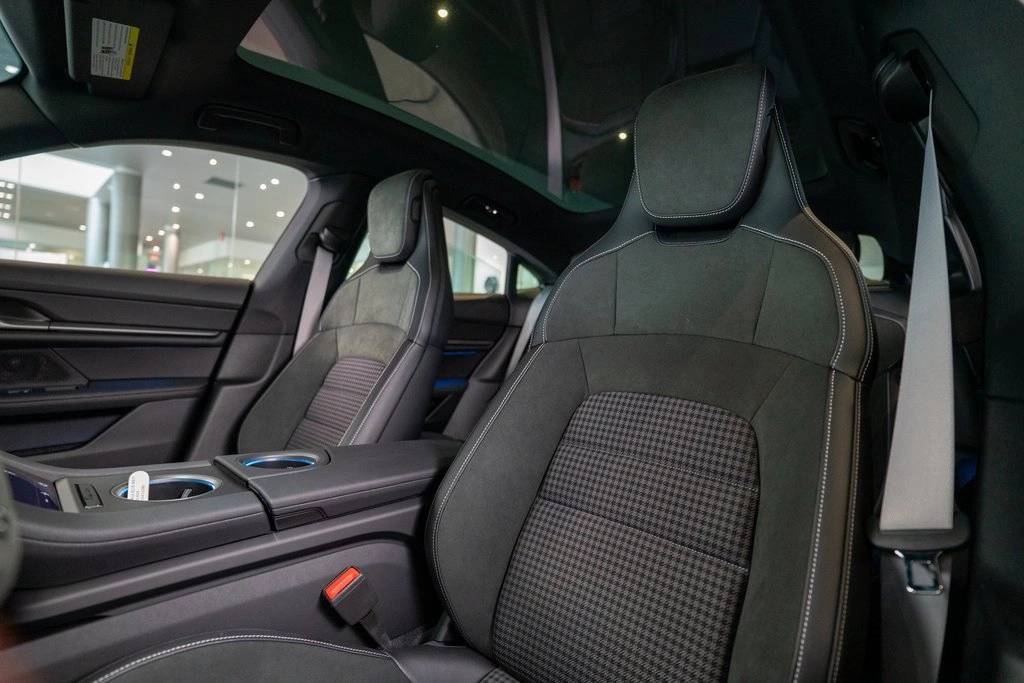 2025 Porsche Taycan 4