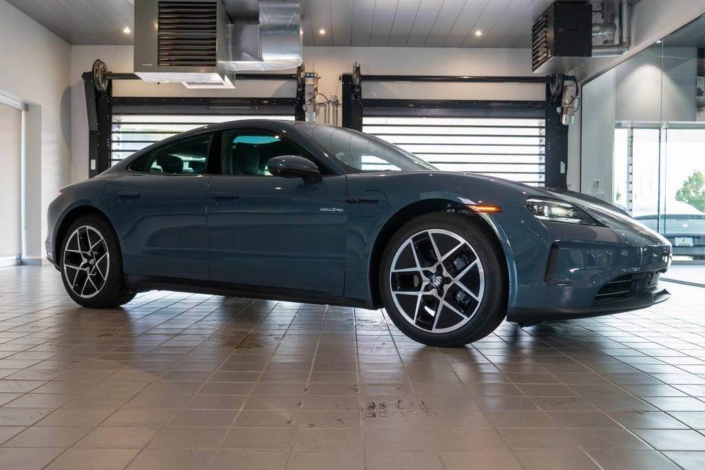 2025 Porsche Taycan 4