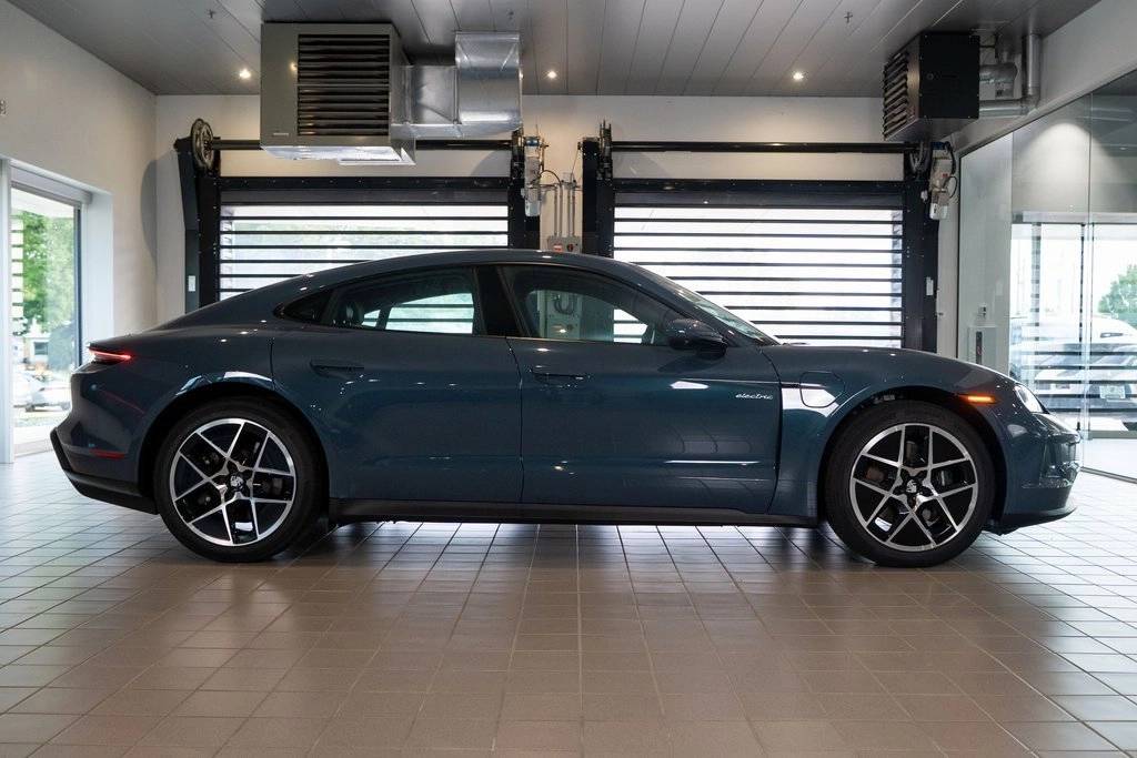 2025 Porsche Taycan 4