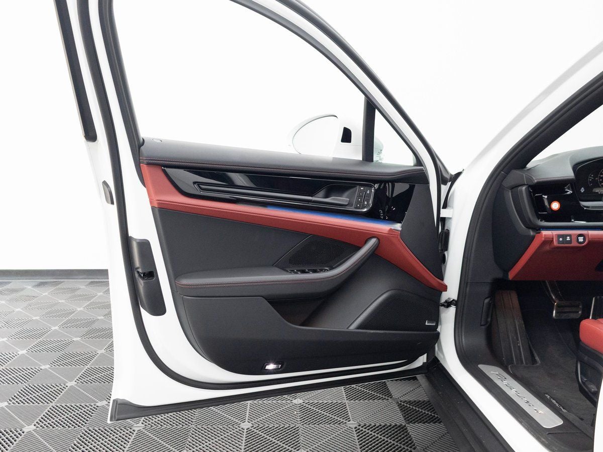 2026 Porsche Panamera 4