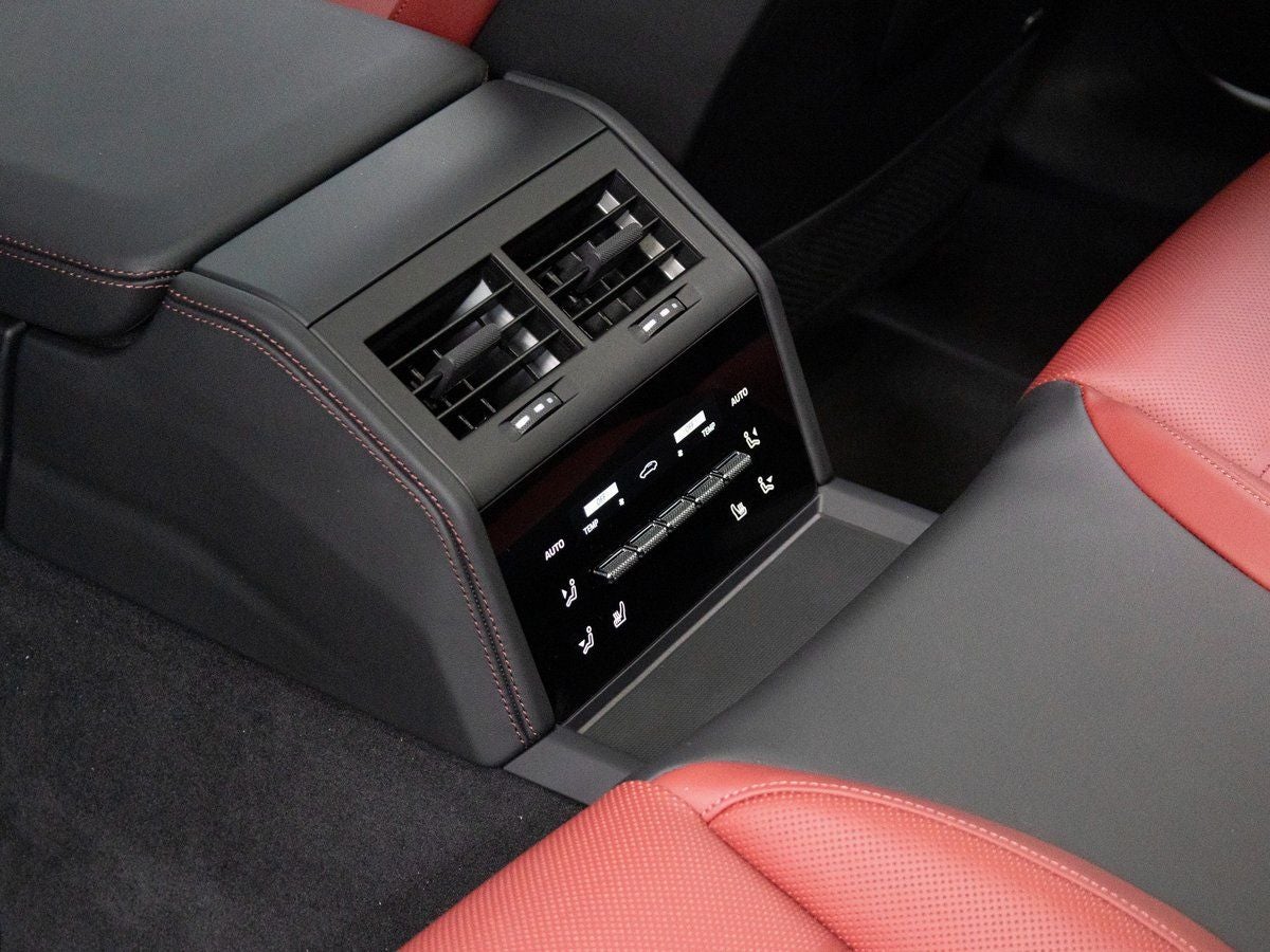 2026 Porsche Panamera 4