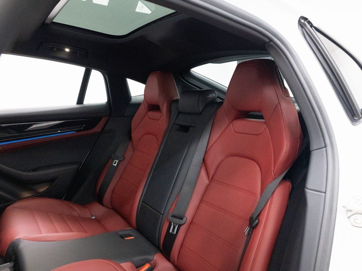 2026 Porsche Panamera 4