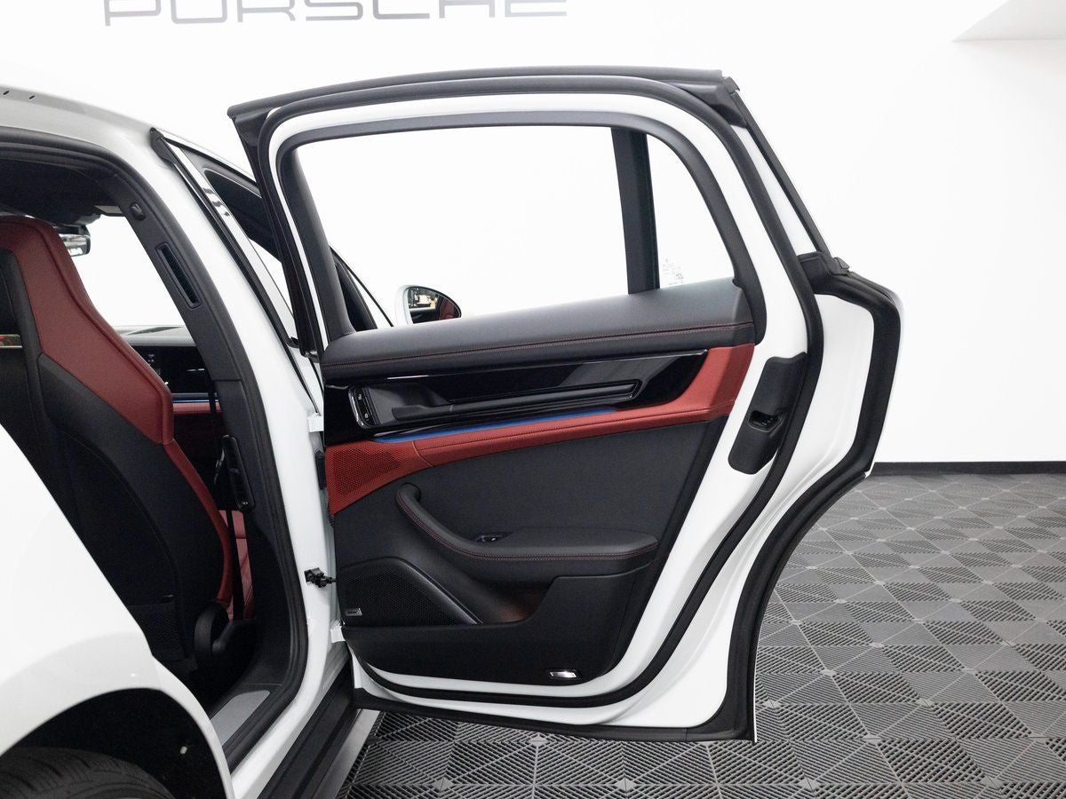 2026 Porsche Panamera 4