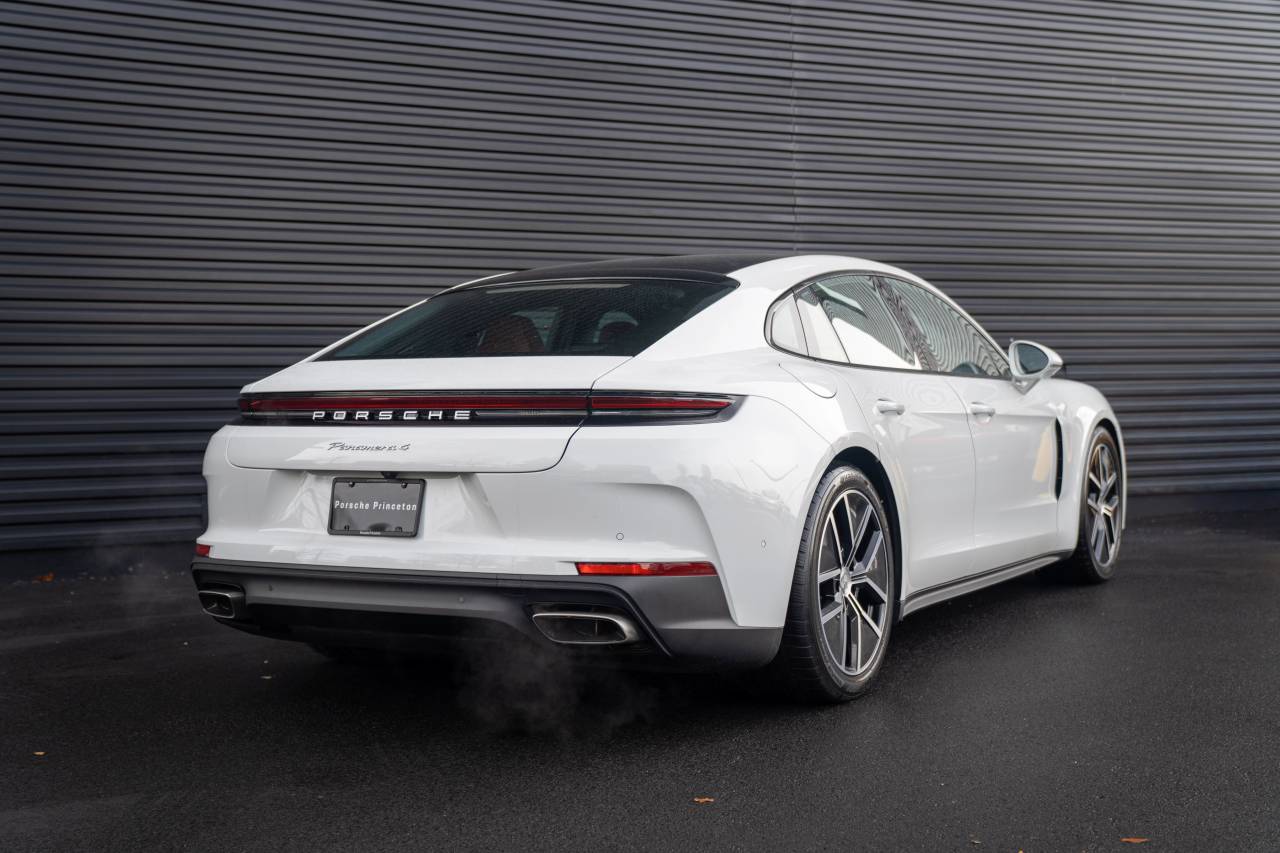 2026 Porsche Panamera 4