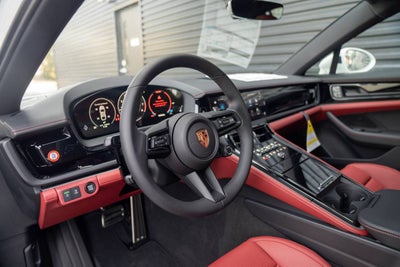 2026 Porsche Panamera 4