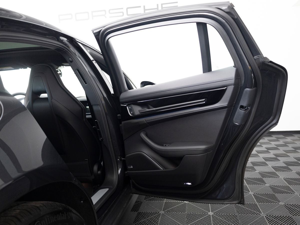 2025 Porsche Panamera 4