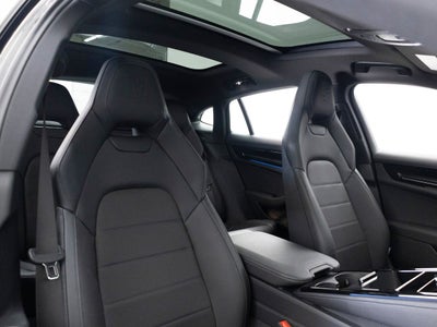 2025 Porsche Panamera 4