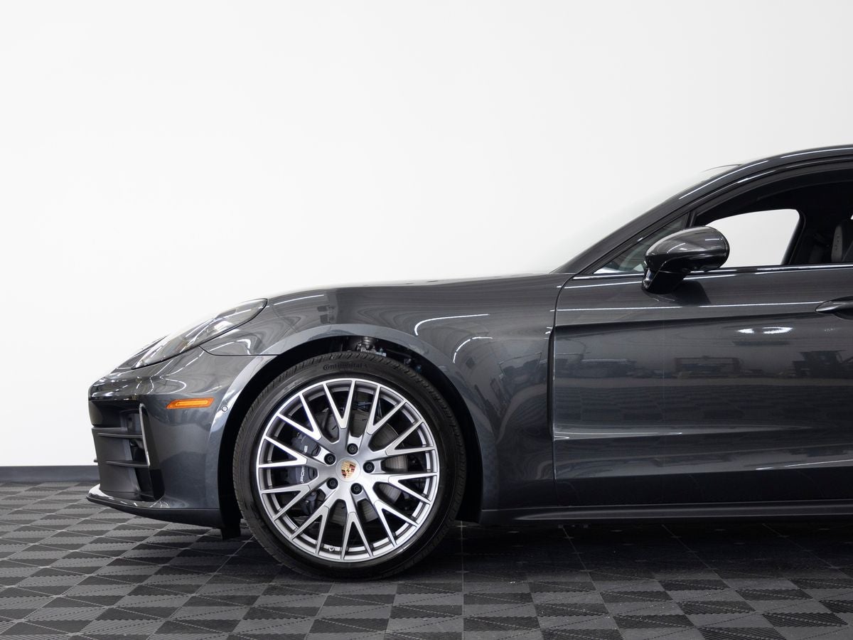 2025 Porsche Panamera 4