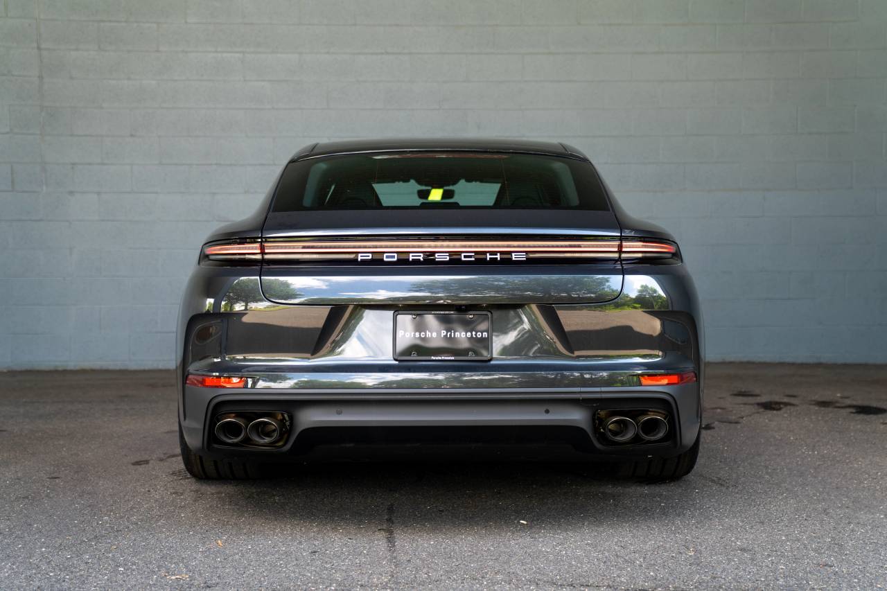 2025 Porsche Panamera 4