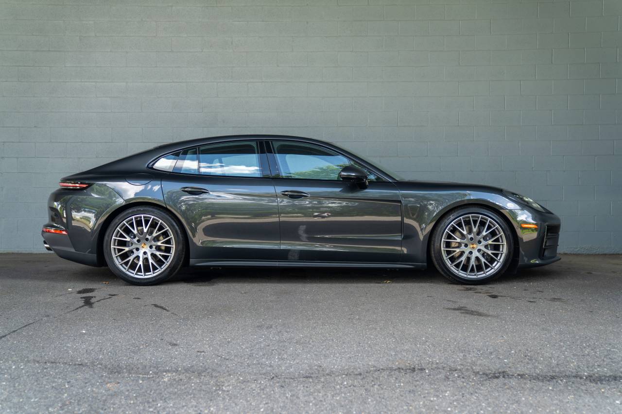 2025 Porsche Panamera 4