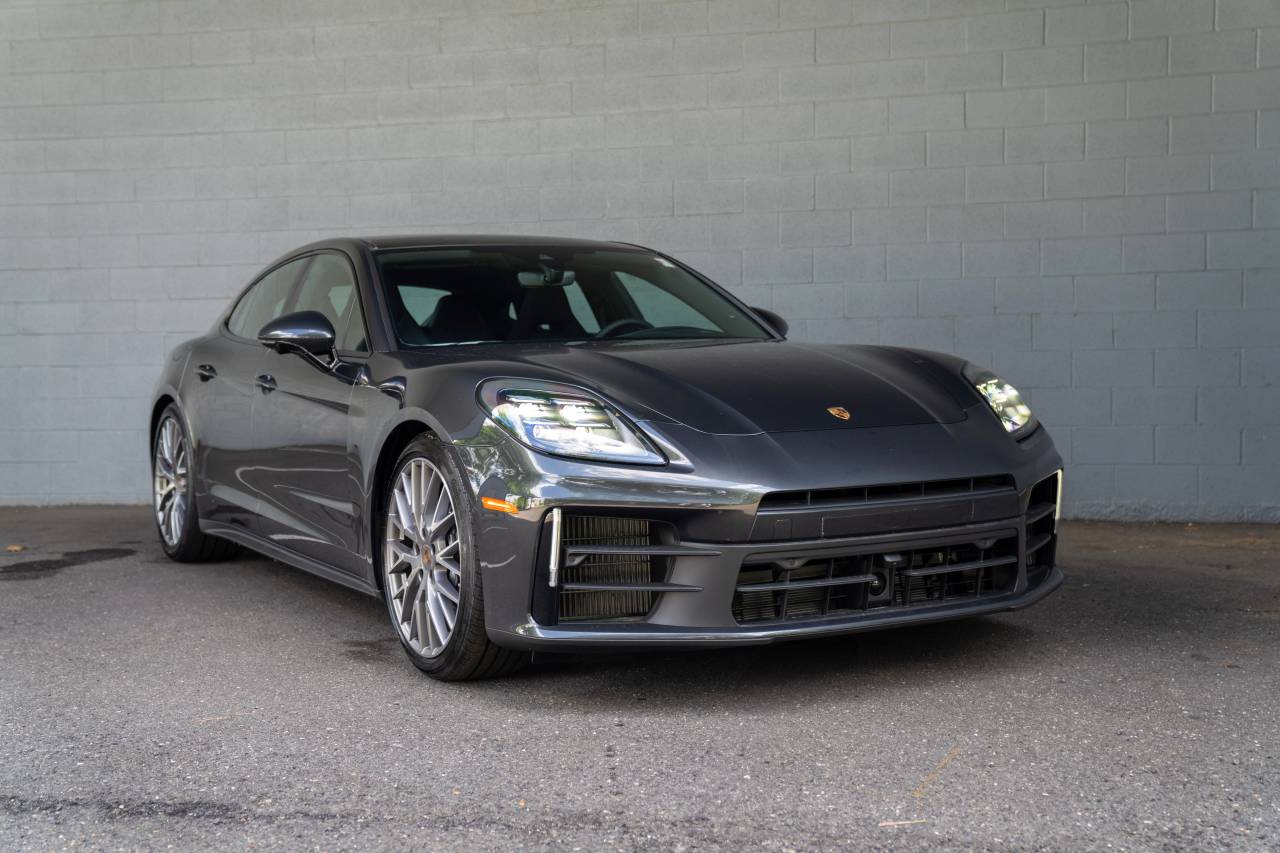 2025 Porsche Panamera 4