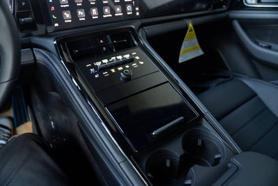 2025 Porsche Panamera 4