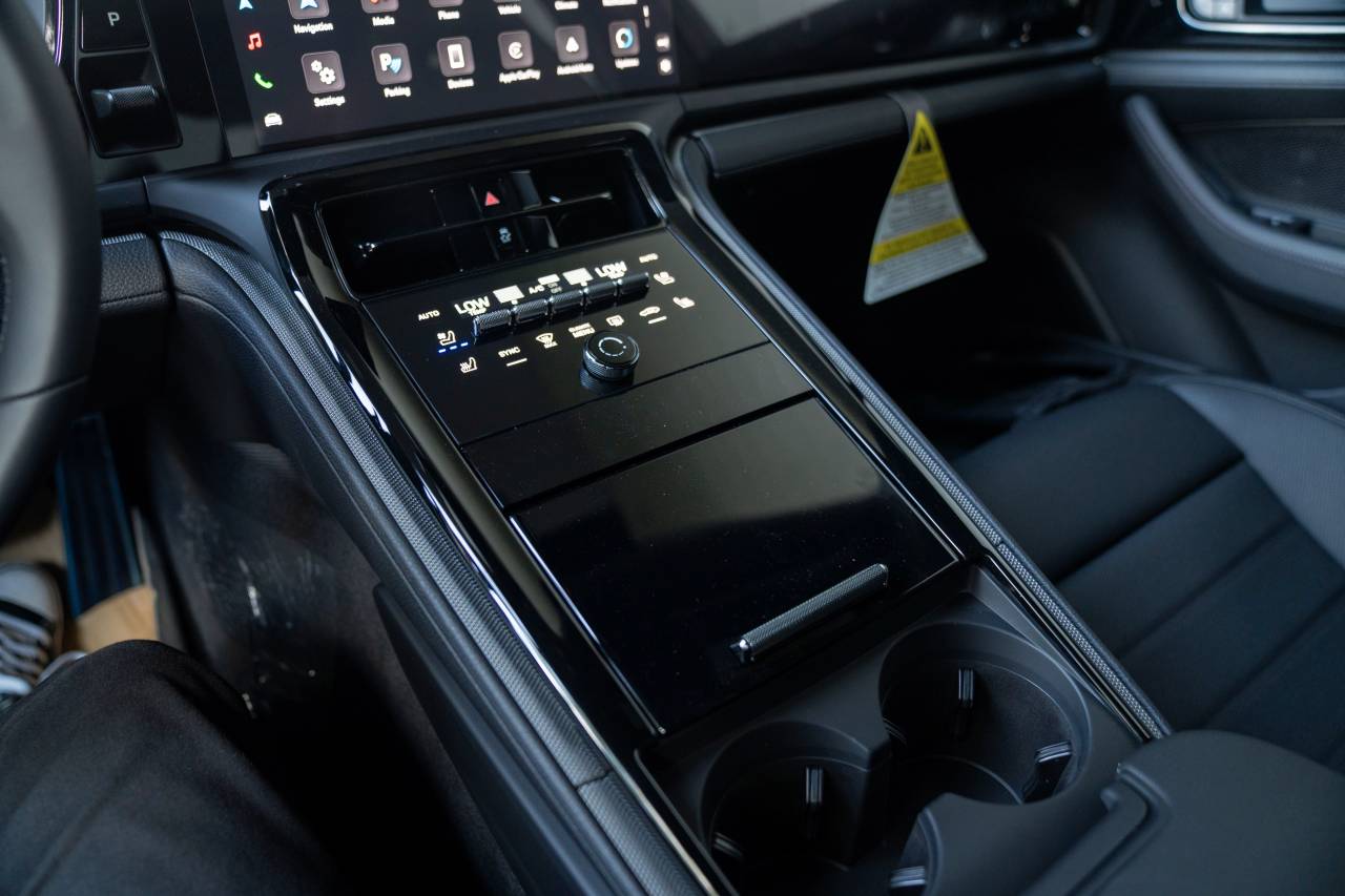 2025 Porsche Panamera 4