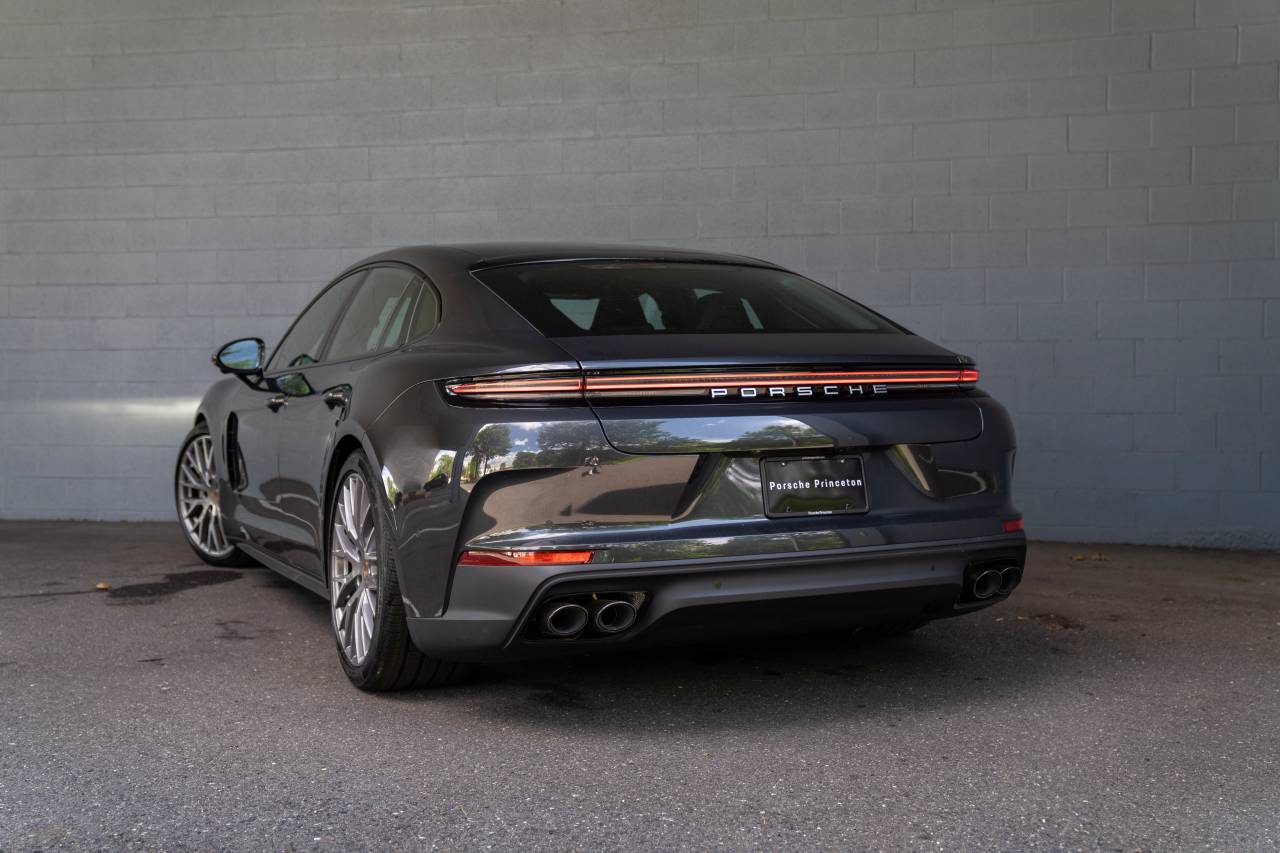 2025 Porsche Panamera 4