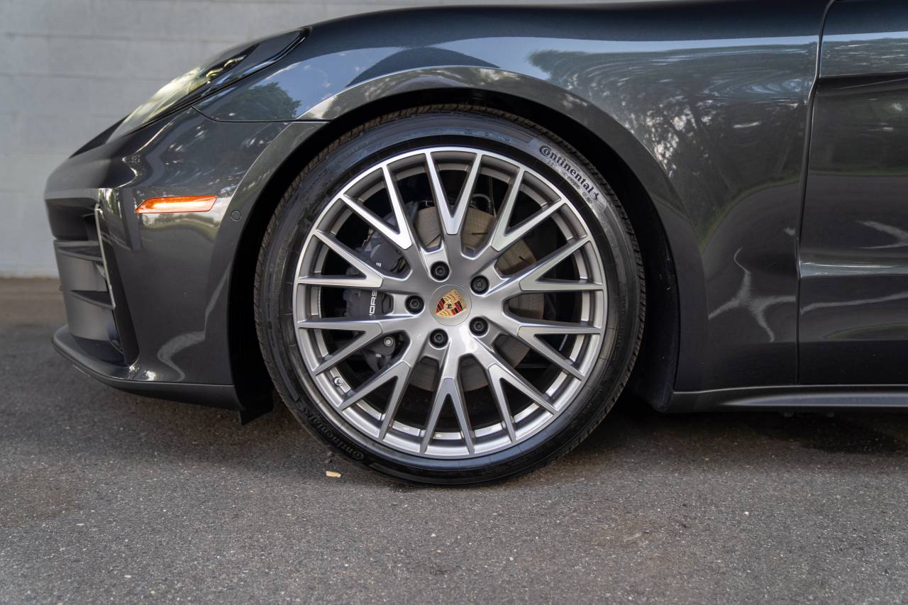 2025 Porsche Panamera 4
