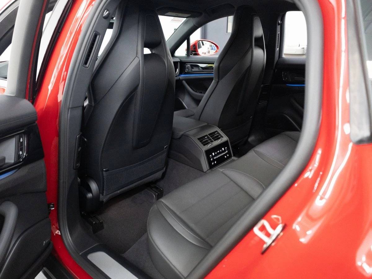 2026 Porsche Panamera 4