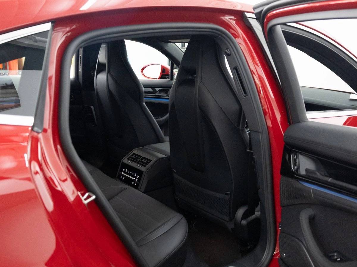 2026 Porsche Panamera 4