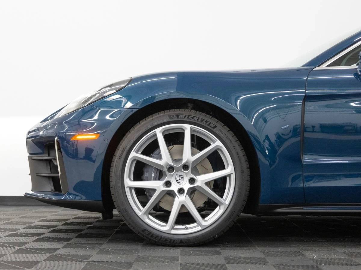 2026 Porsche Panamera 4