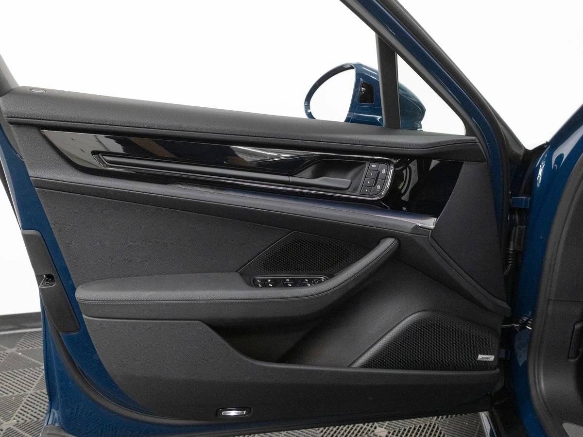 2026 Porsche Panamera 4