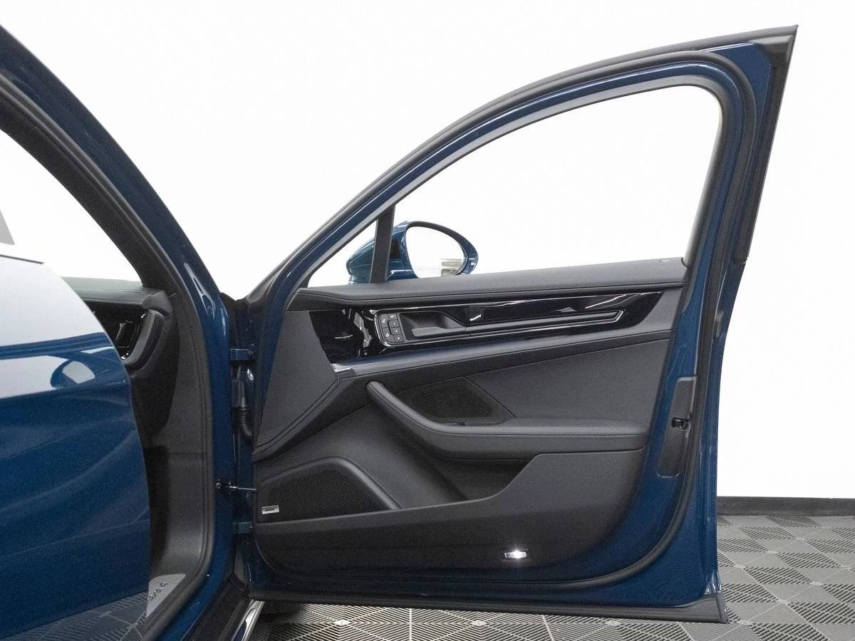 2026 Porsche Panamera 4