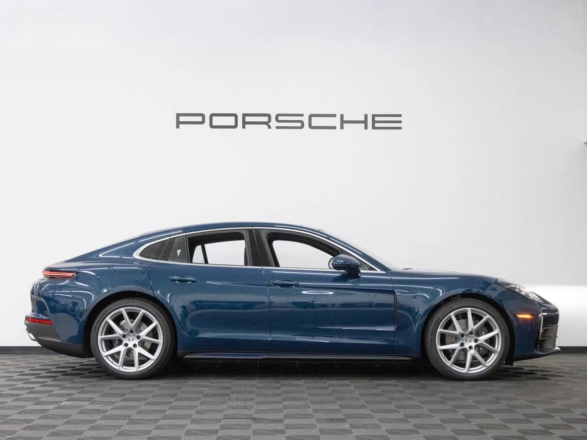 2026 Porsche Panamera 4