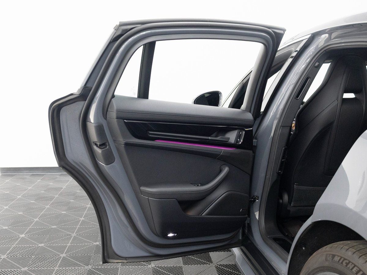 2025 Porsche Panamera 4