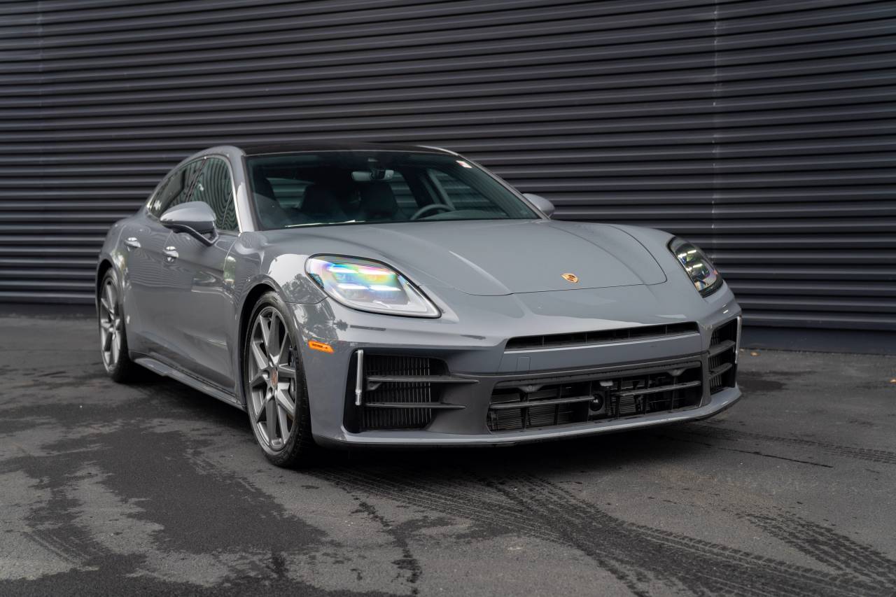 2025 Porsche Panamera 4