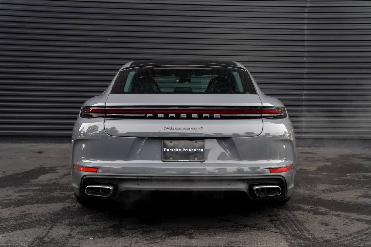 2025 Porsche Panamera 4