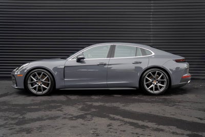 2025 Porsche Panamera 4