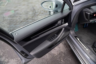 2025 Porsche Panamera 4