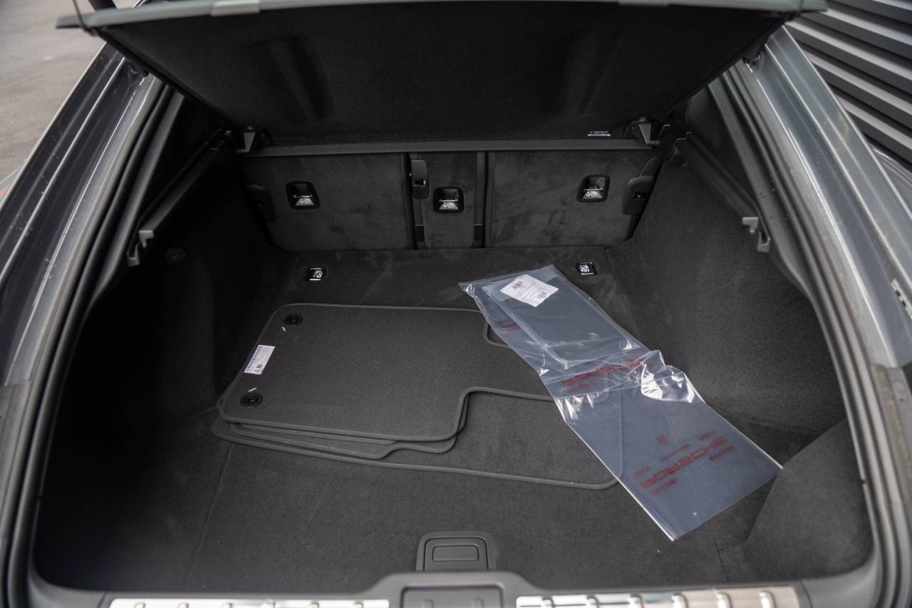 2025 Porsche Panamera 4