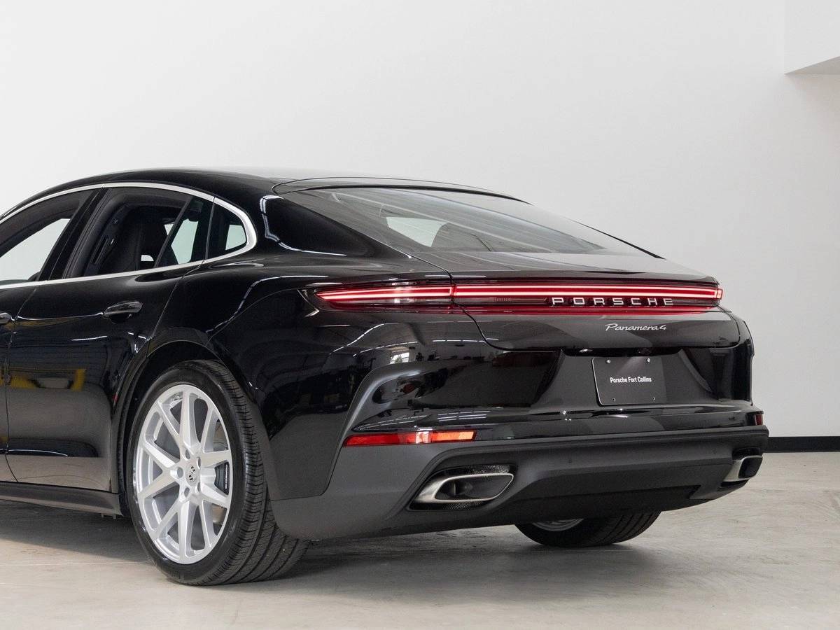 2025 Porsche Panamera Panamera 4