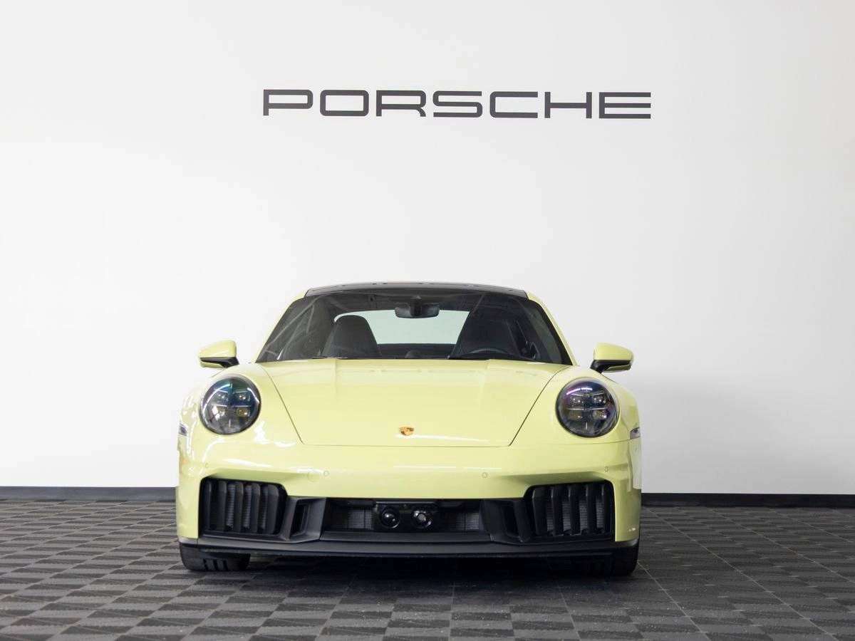 2025 Porsche 911 Carrera GTS